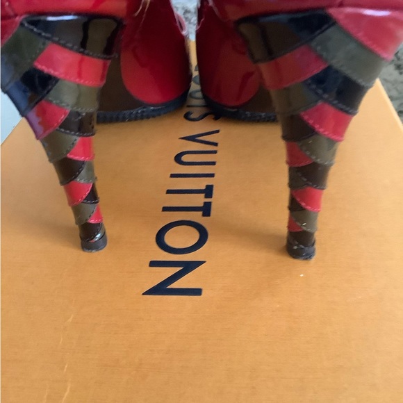 LOUIS VUITTON stiletto heel shoes - Picture 2 of 8